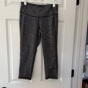 Gray Size M Old Navy Cropped Leggings